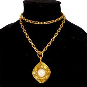 Stunning Chanel CC Long Necklace, large pendant